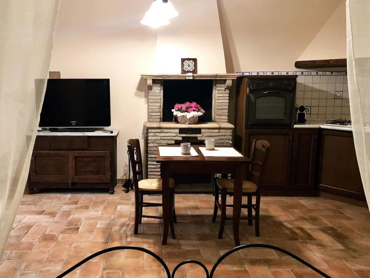Casa Vacanze La Piazzetta Del Castello Montecalvello Exteriér fotografie